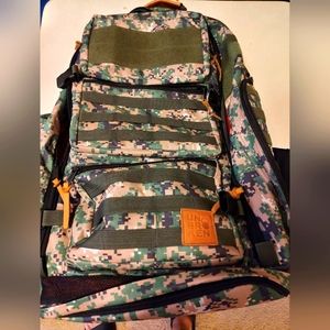 Unbroken large backpack camouflage